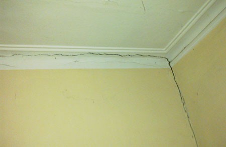 Cách xử lý tường nhà bị nứt đơn giản hiệu quả